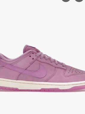 Nike Women's Lavender/Pink Low-Top Sneaker